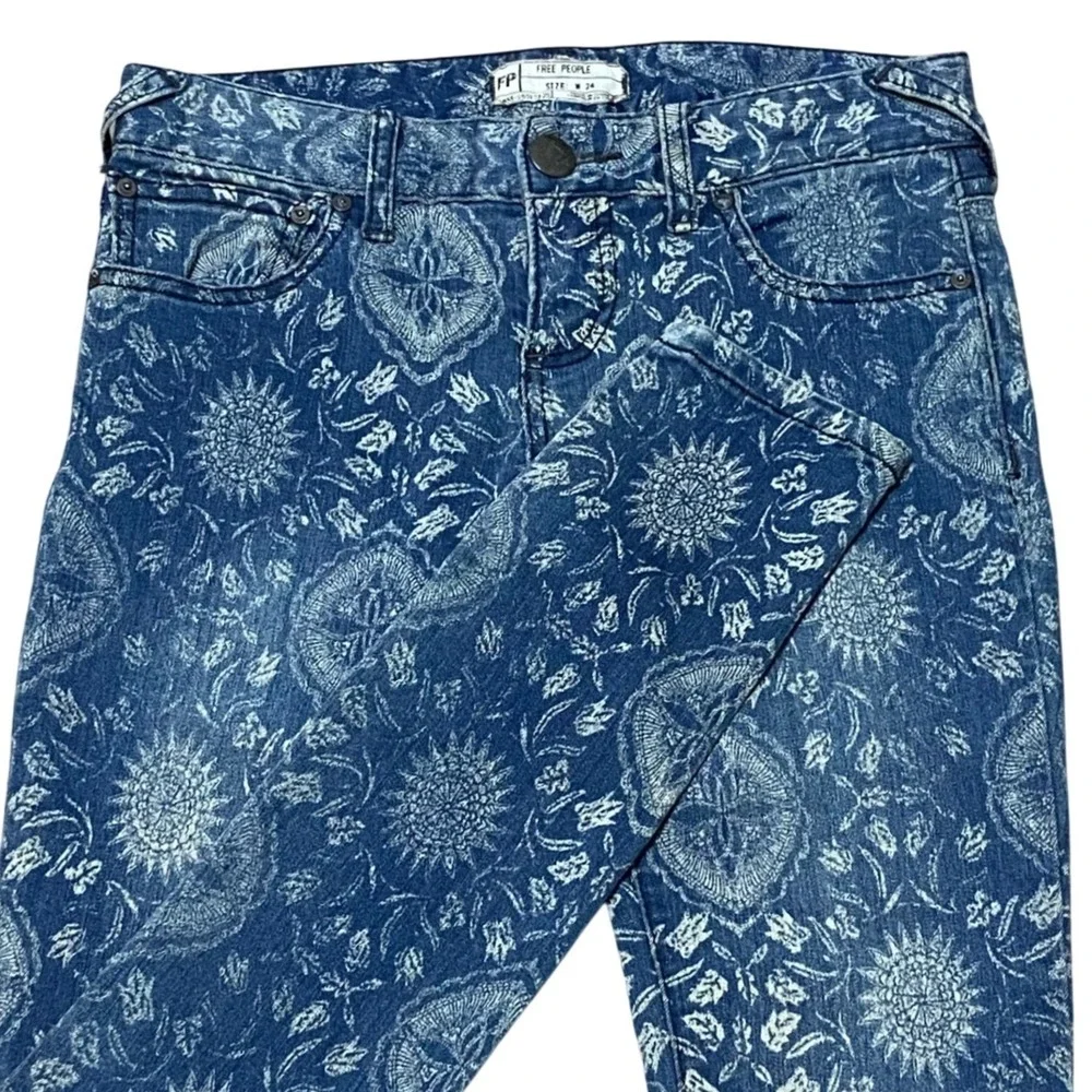 Free People Floral Paisley Skinny Jeans Blue Low Rise Stretch Denim Boho Size 24